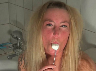 Auf Tampon gepisst und ausgesaugt!!!